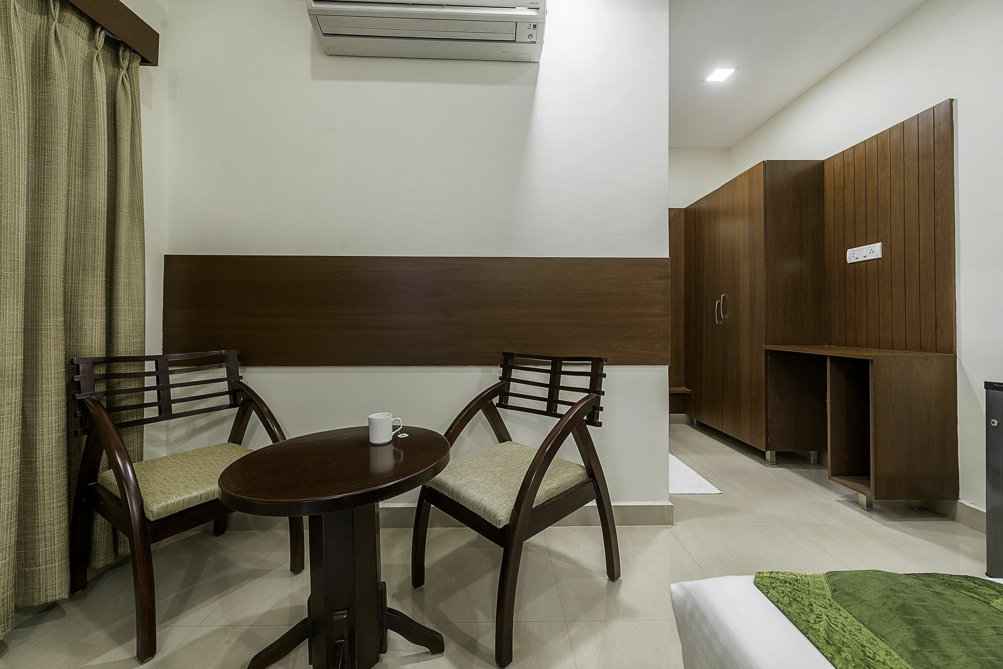 Treebo Trend Hotel Jp Plaza Nampally Hyderabad Eksteriør bilde