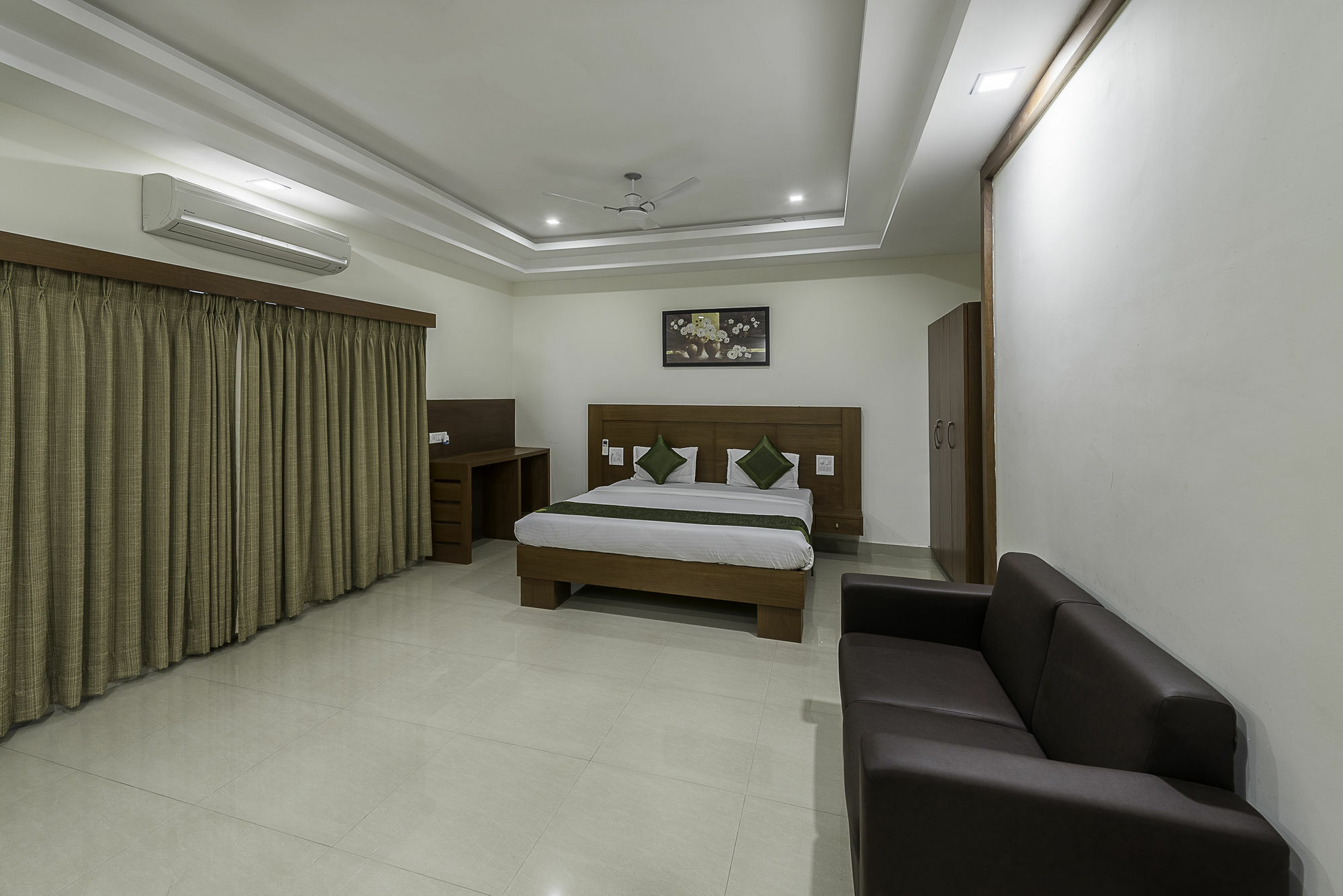 Treebo Trend Hotel Jp Plaza Nampally Hyderabad Eksteriør bilde