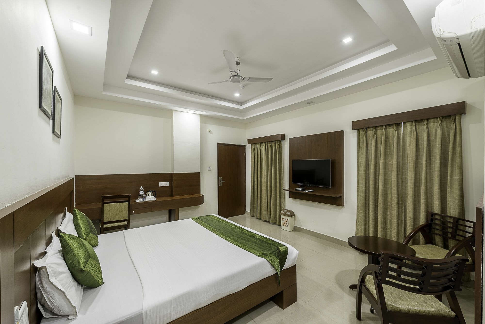 Treebo Trend Hotel Jp Plaza Nampally Hyderabad Eksteriør bilde