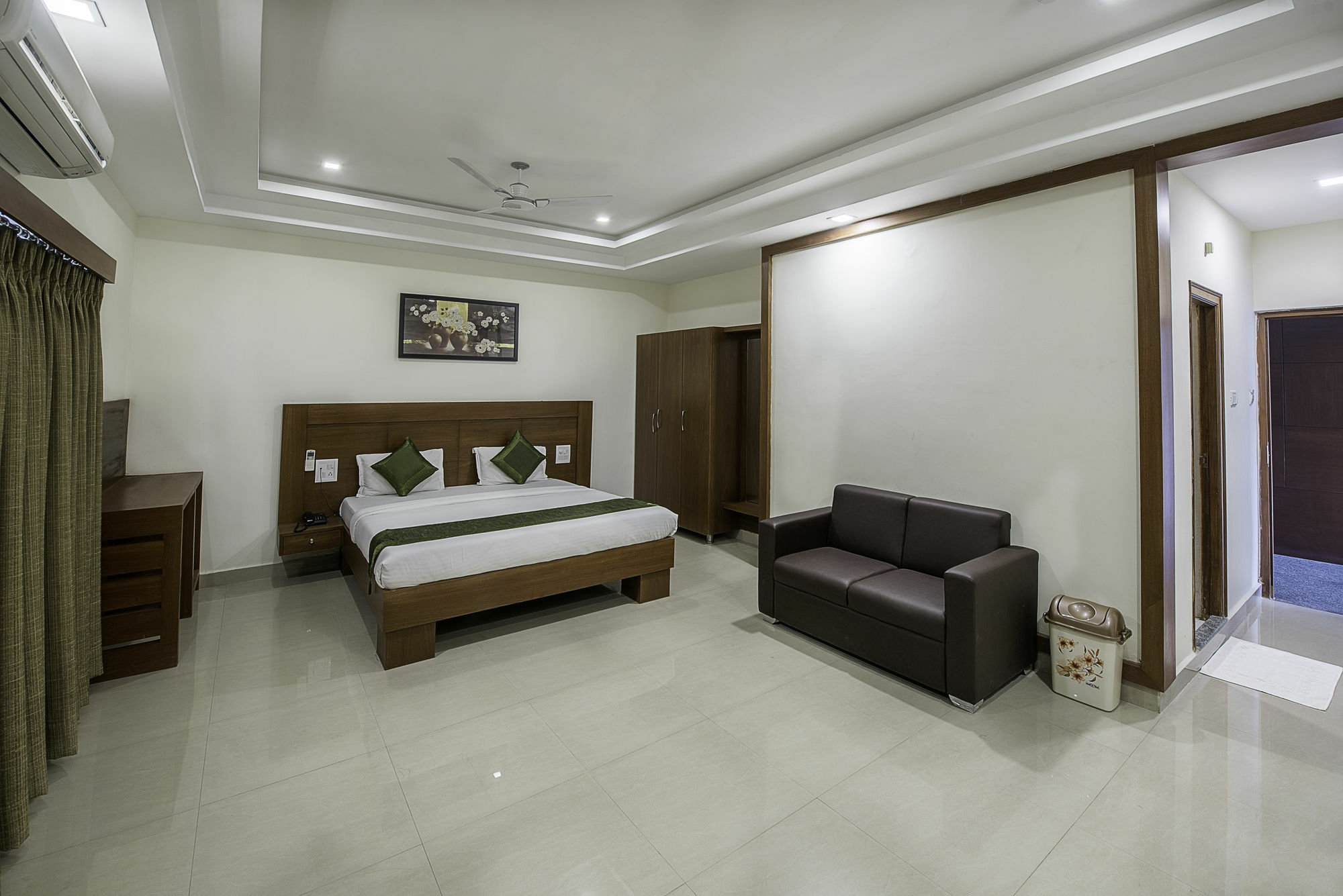 Treebo Trend Hotel Jp Plaza Nampally Hyderabad Eksteriør bilde