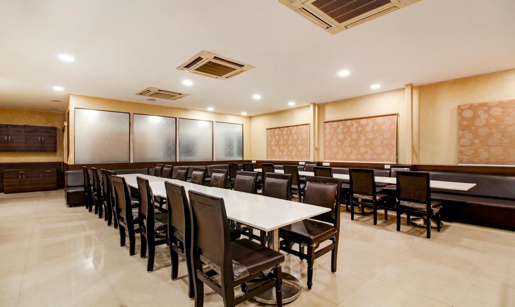 Treebo Trend Hotel Jp Plaza Nampally Hyderabad Eksteriør bilde
